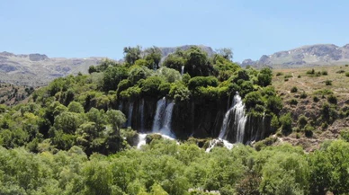 Doğa harikası şelalede hafta sonu yoğunluğu