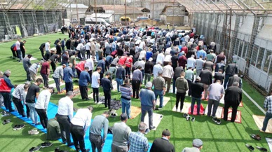 Sulusaray'da halı sahada cuma namazı kılındı
