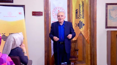 Akkaya öğretmenlerle buluştu