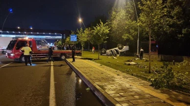 Kaza yapan araçlar takla attı!