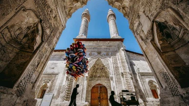 Mehmet Aslan Sivas'ı Rusya'ya sanatıyla taşıdı