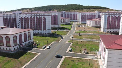 Öğrenciler kampüsten çıkmıyor, esnaf çare arıyor!