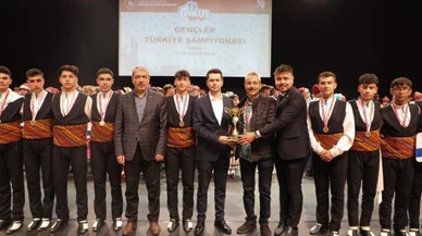 Sivas Halk Oyunları'nda Türkiye Şampiyonu