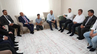 Bakan Bayraktar'dan ailelere ziyaret