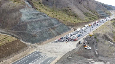 Sivas-Erzincan yolu kapandı!