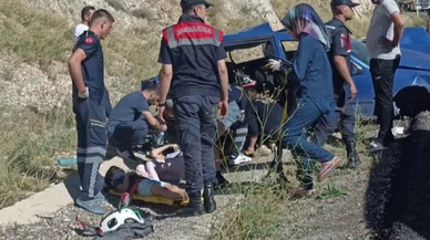 Sivas'ta otomobil takla attı: 5 yaralı