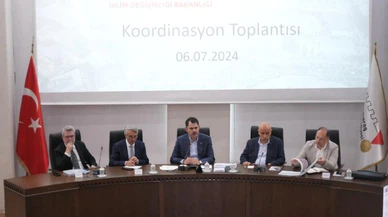 Bakan Kurum'dan deprem bölgesi gezisi