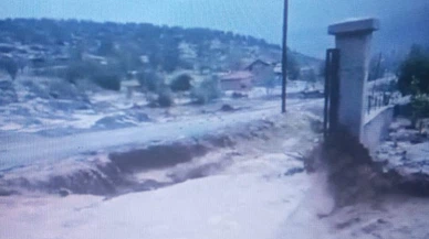 Çöte Köyü dolu ve yağmura teslim oldu