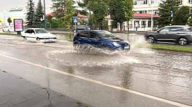 Sivas'ta yollar göle döndü