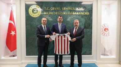 Sivasspor forması Bakan Kurum'a verildi