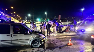 Sivas'ta otomobiller çarpıştı: 5 yaralı