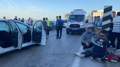 Araçlar kafa kafaya çarpıştı