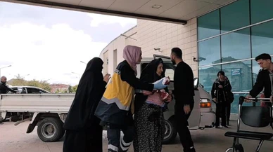 Kedi İle Köpeğin Kavgasını Ayırdı Kedinin Saldırısına Uğradı