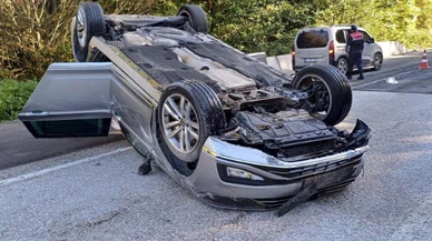 Kiralık otomobille takla attılar: 3 yaralı