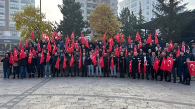 Sivas esnafından teröre bayraklı tepki