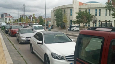 Sivas Numune Hastanesi'nde arabalar bezdirdi