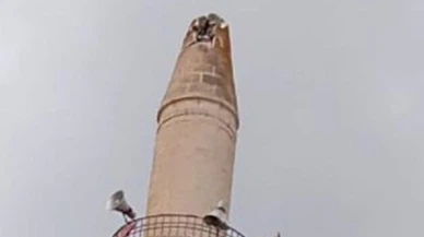 Sivas'ta cami minaresine yıldırım düştü