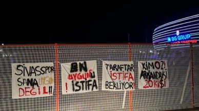 Sivasspor taraftarı Uygun'u istifaya çağırdı