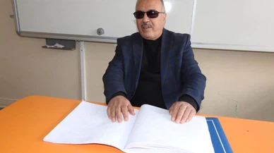 Sivas'lı Ekrem hoca, 40 yıldır görme engellilere öğretmen