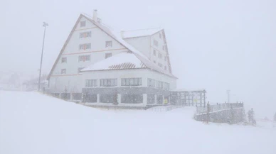 Sivas Yıldız Dağı kara doyuyor