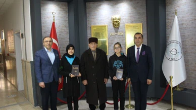 İstiklal Marşı ezberesine Safahat hediyesi