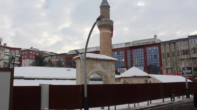 Sivas Meydan Cami kara kışa takıldı