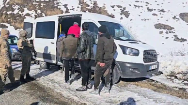 Sosyal medya paylaşımından yola çıkan ekipler kaçak göçmenleri yakaladı