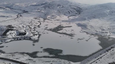 Yıldız Göleti buz tuttu