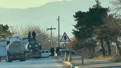 Zift yüklü tırdan 2 kaçak göçmen yakalandı