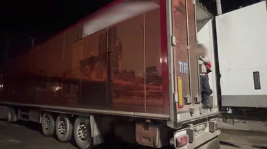 Sivas'ta Tır Dorsesinde Yakalanan 29 Kaçak Göçmen Geri Gönderildi