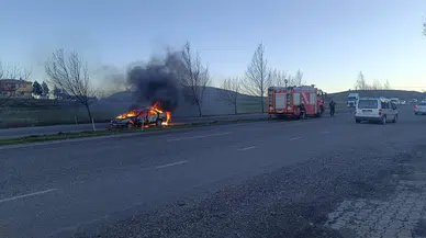 Yanan Otomobil Kullanılamaz Hale Geldi