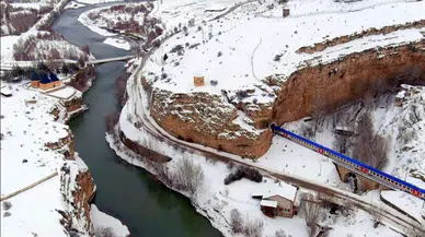 Sivas'tan Geçen Doğu Ekspresi'nin Masalsı Görüntüsü