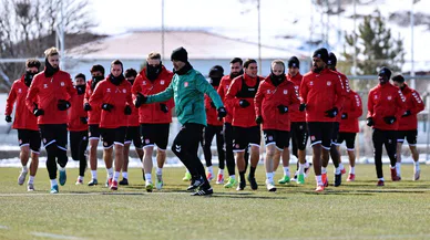 Sivasspor'da Buz Gibi Havada Sıcak Çalışma