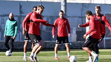 Sivasspor  Göztepe mücadelesine yönelik taktik çalışmalarını yaptı.