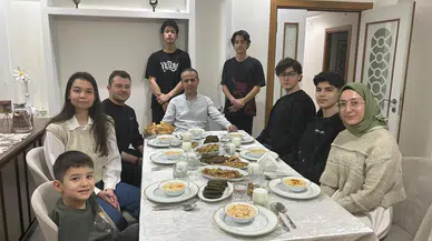 Akademisyenler Evlerini Öğrencilere Açtı