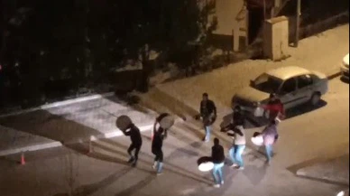 Sahura Davullarla Oynayarak Uyandırıyorlar