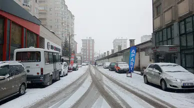 Sivas'ta Son Cemre Öncesi Kar Yağışı