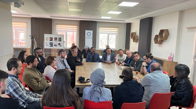 Rektör Şengönül Yabancı Diller'de! Projeler masadaydı