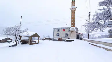 Nisan ayında karla mücadele devam ediyor