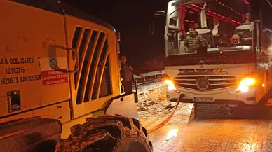 Sivas'ta yollar buz kesti