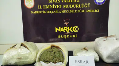 Sivas’ta durdurulan araçtan 5 kilo yasaklı madde: 2 kişi tutuklandı