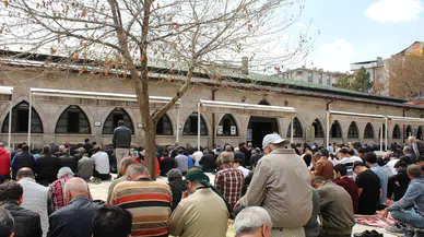 Sivas'ta Cuma Namazı Kaçta Kılınacak? 18 Nisan 2025 Namaz Vakitleri