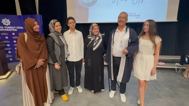 61 yaşında üniversiteyi birincilikle bitirdi