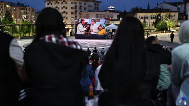 Sivas Meydanı'nda Yeşilçam Gecesi Yaşandı