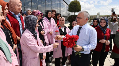 Vali Şimşek fabrika ziyaretleriyle işçilerle bir araya geldi