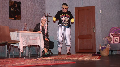 Ne Oldu Bize, bu akşam da sahnede