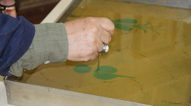 Sabırsız çağın sanatı: Ebru ile sabır terapisi