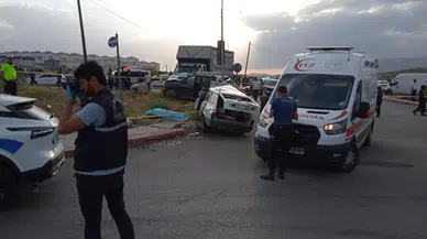 Otomobil ve Kamyonet Çarpıştı Yaşlı Çift Yaşamını Yitirdi