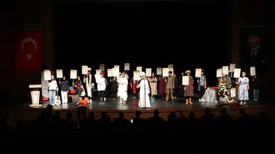 Sivas'ta Kanuni'nin Şiiri Podyuma Aşık Veysel'in Hayatı Sahneye Taşındı!