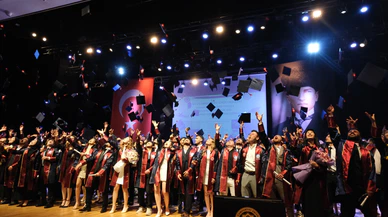 SCÜ'lü Öğrenciler Yemin Etti! Mezuniyet Töreninde Dikkat Çeken Detay!